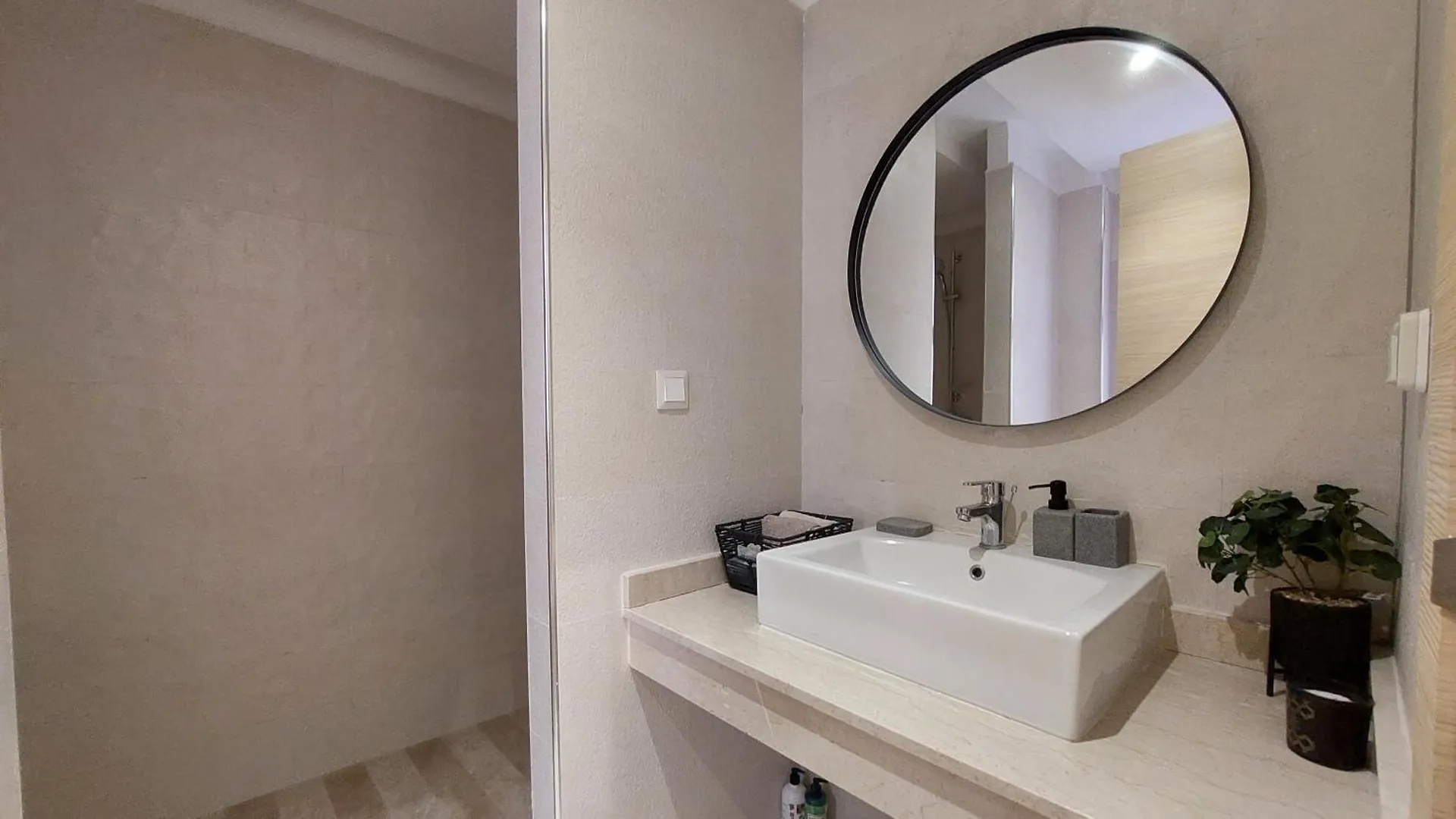 Appartement En Residence Avec Piscine Марракеш