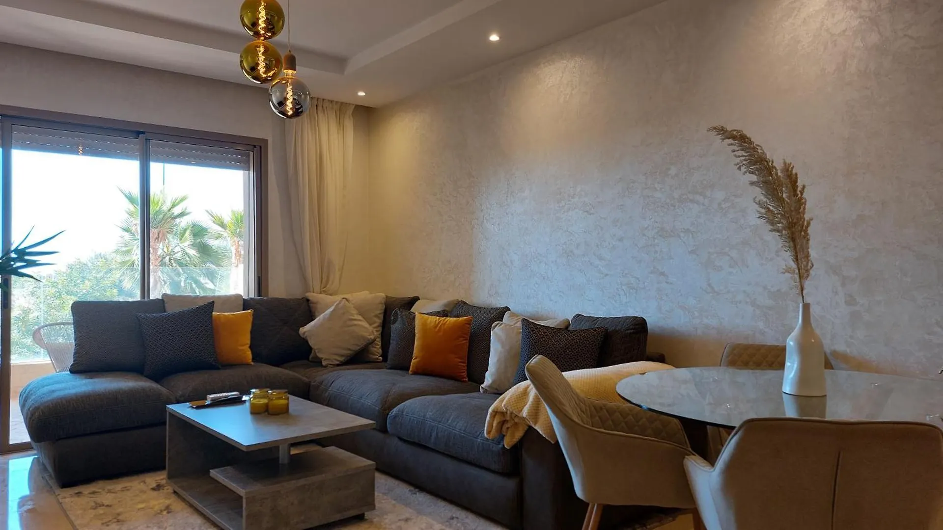 Appartement En Residence Avec Piscine Марракеш